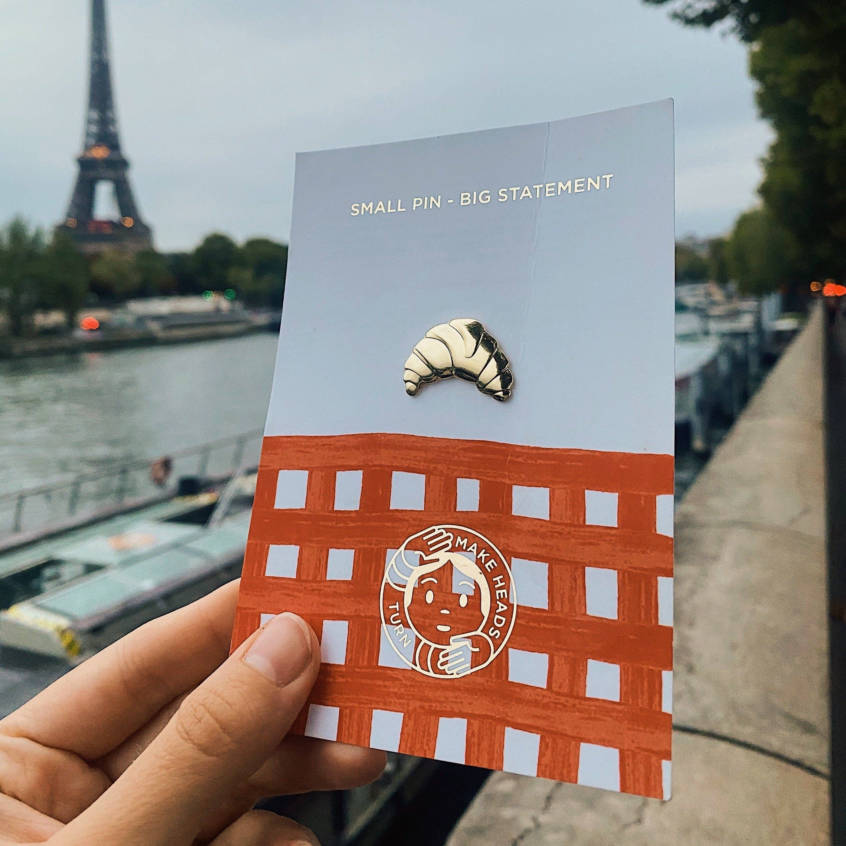 Golden Metal Pin "Croissant"