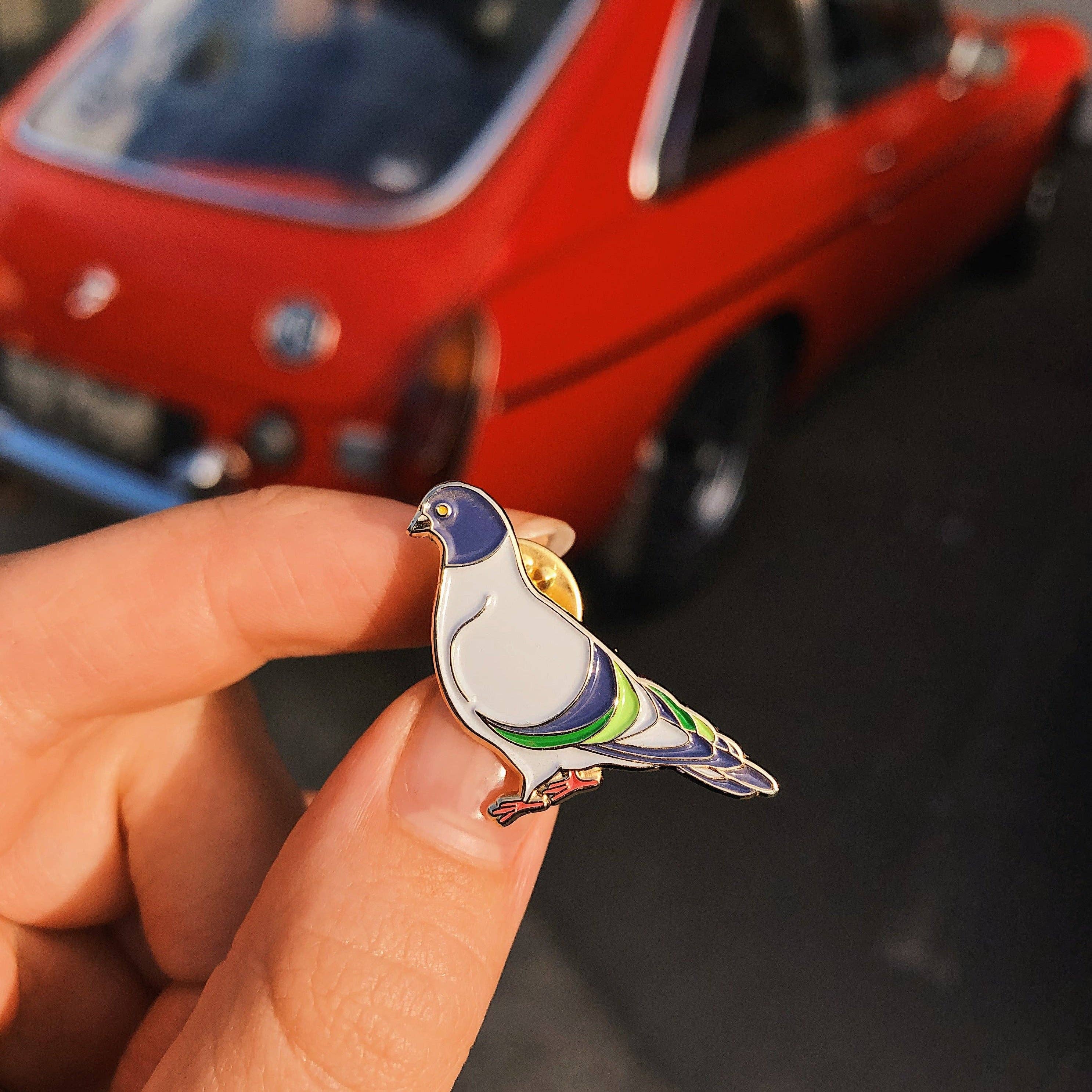 Enamel Pin "Pigeon"
