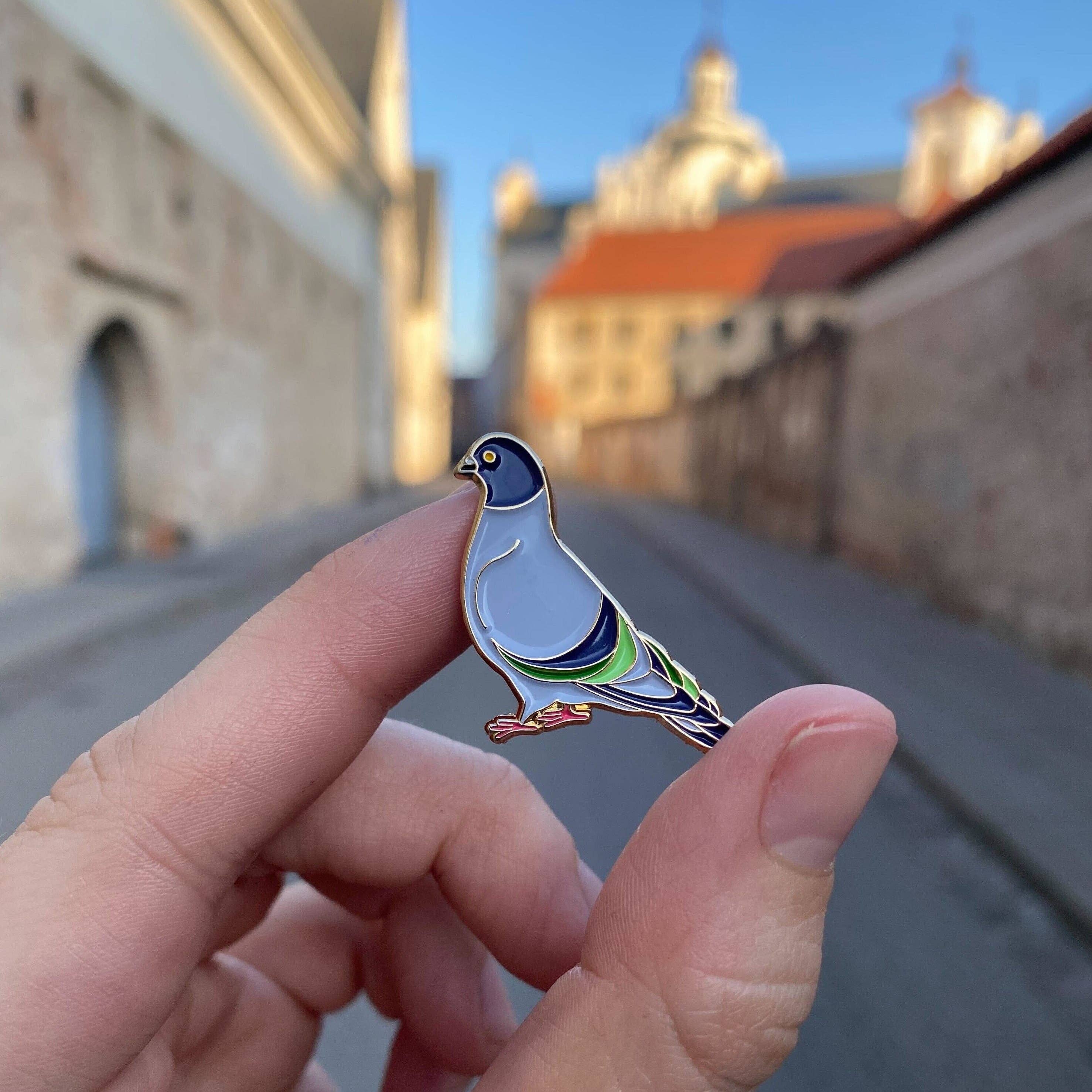 Enamel Pin "Pigeon"
