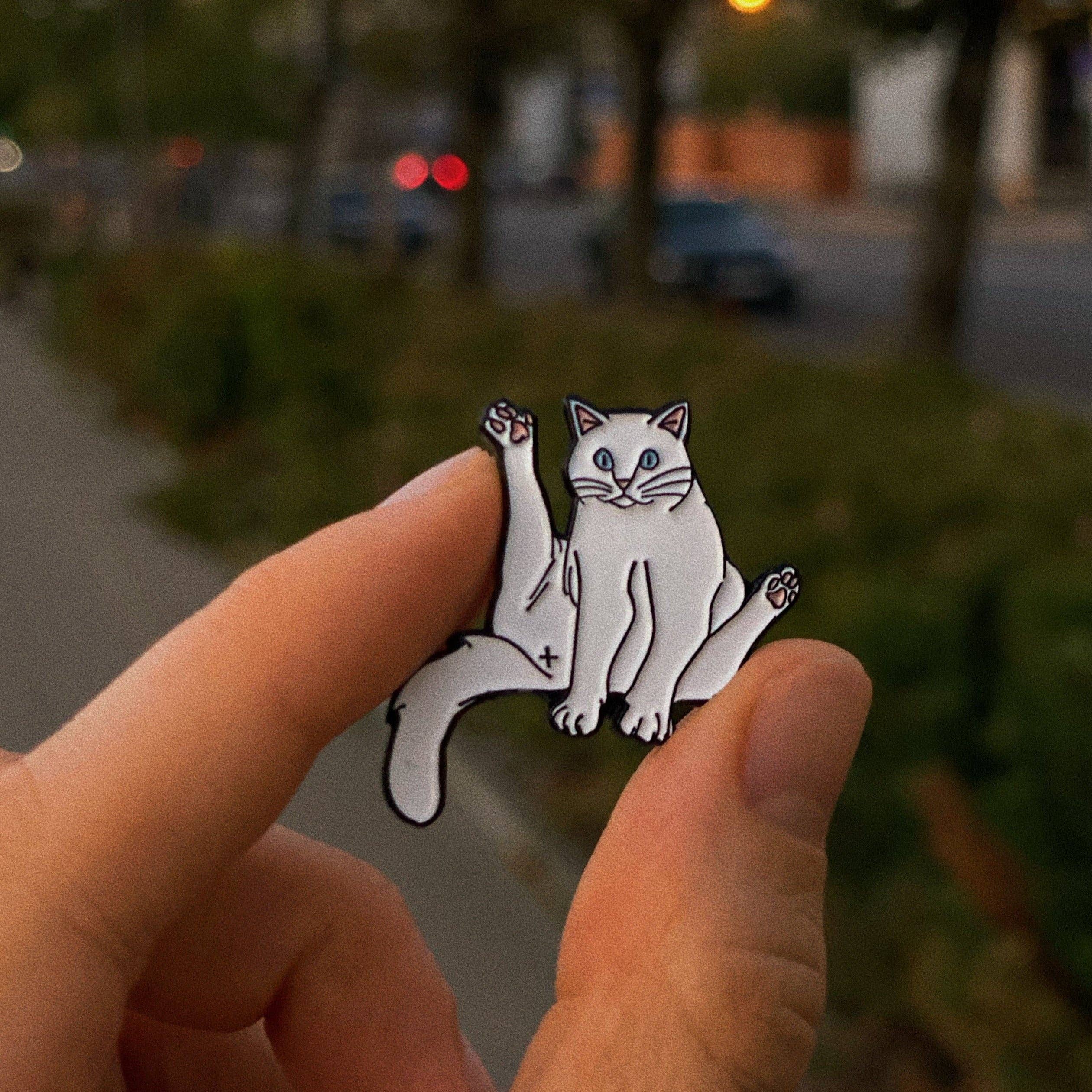 Enamel Pin "Sitting Cat"