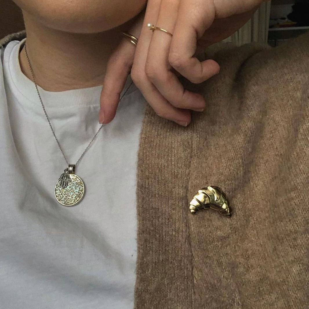 Golden Metal Pin "Croissant"