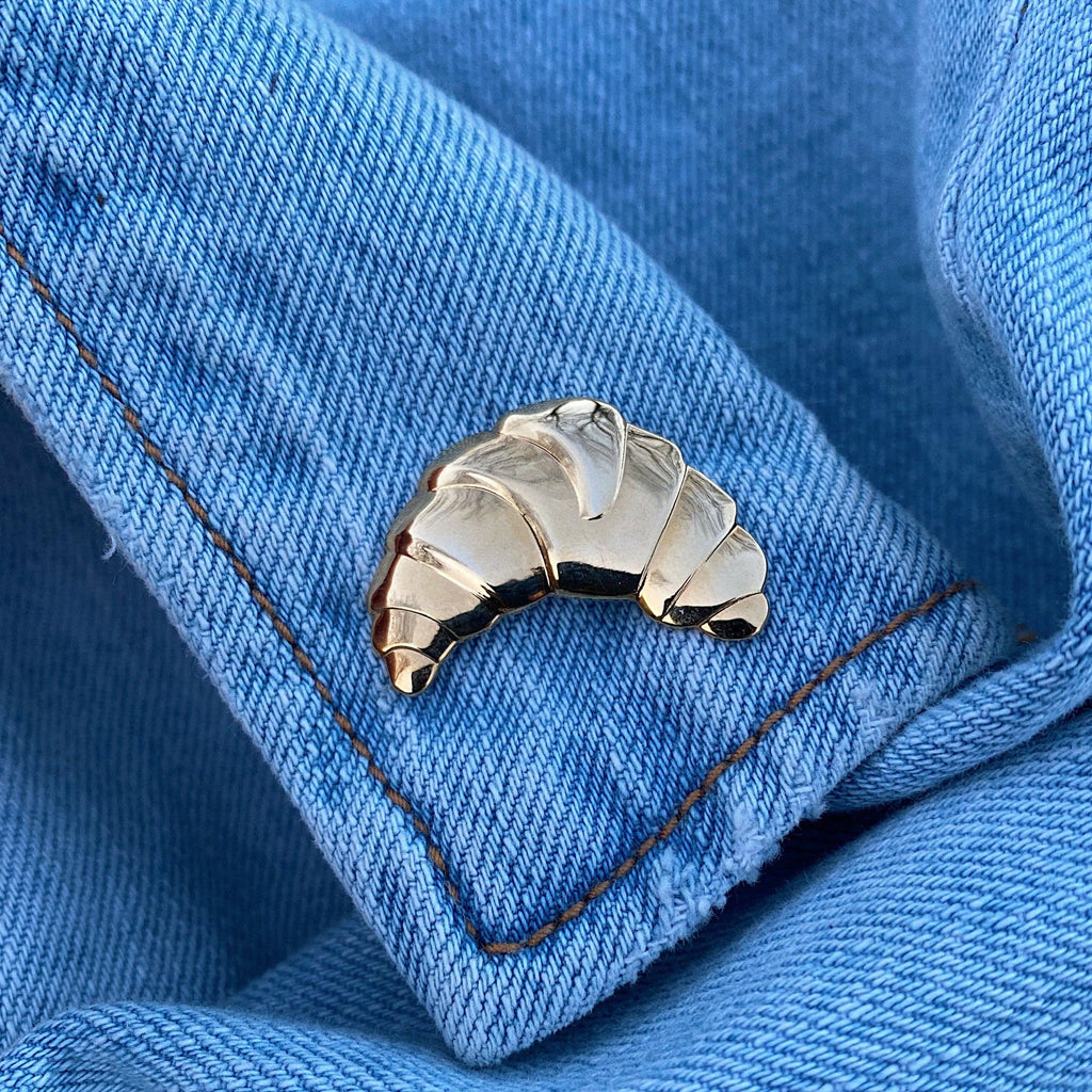 Golden Metal Pin "Croissant"