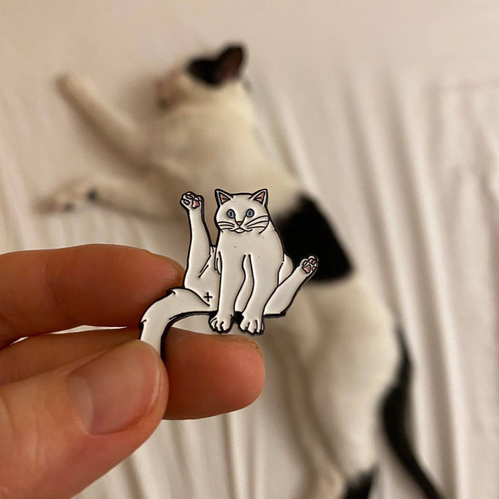 Enamel Pin "Sitting Cat"