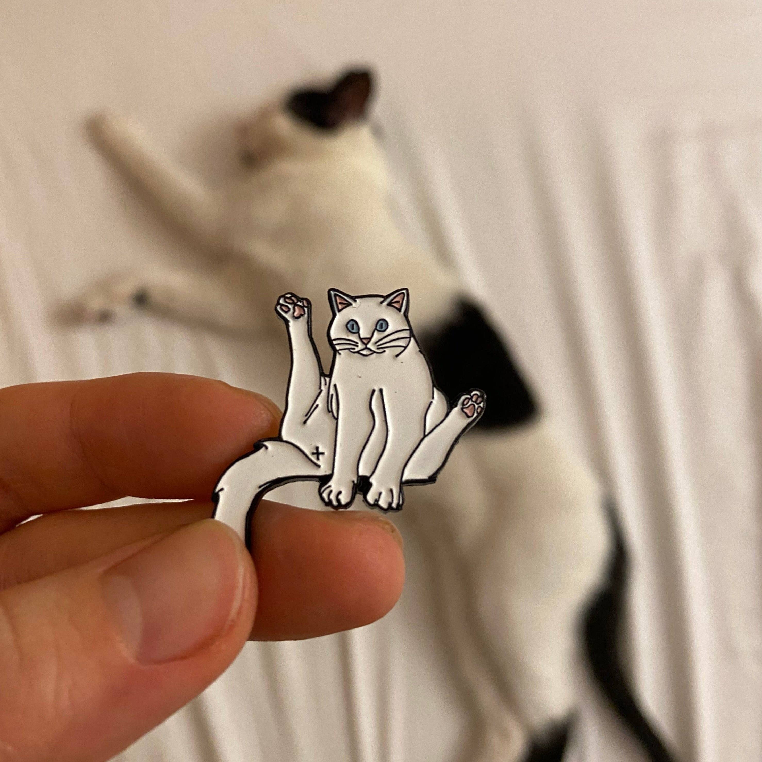 Enamel Pin "Sitting Cat"