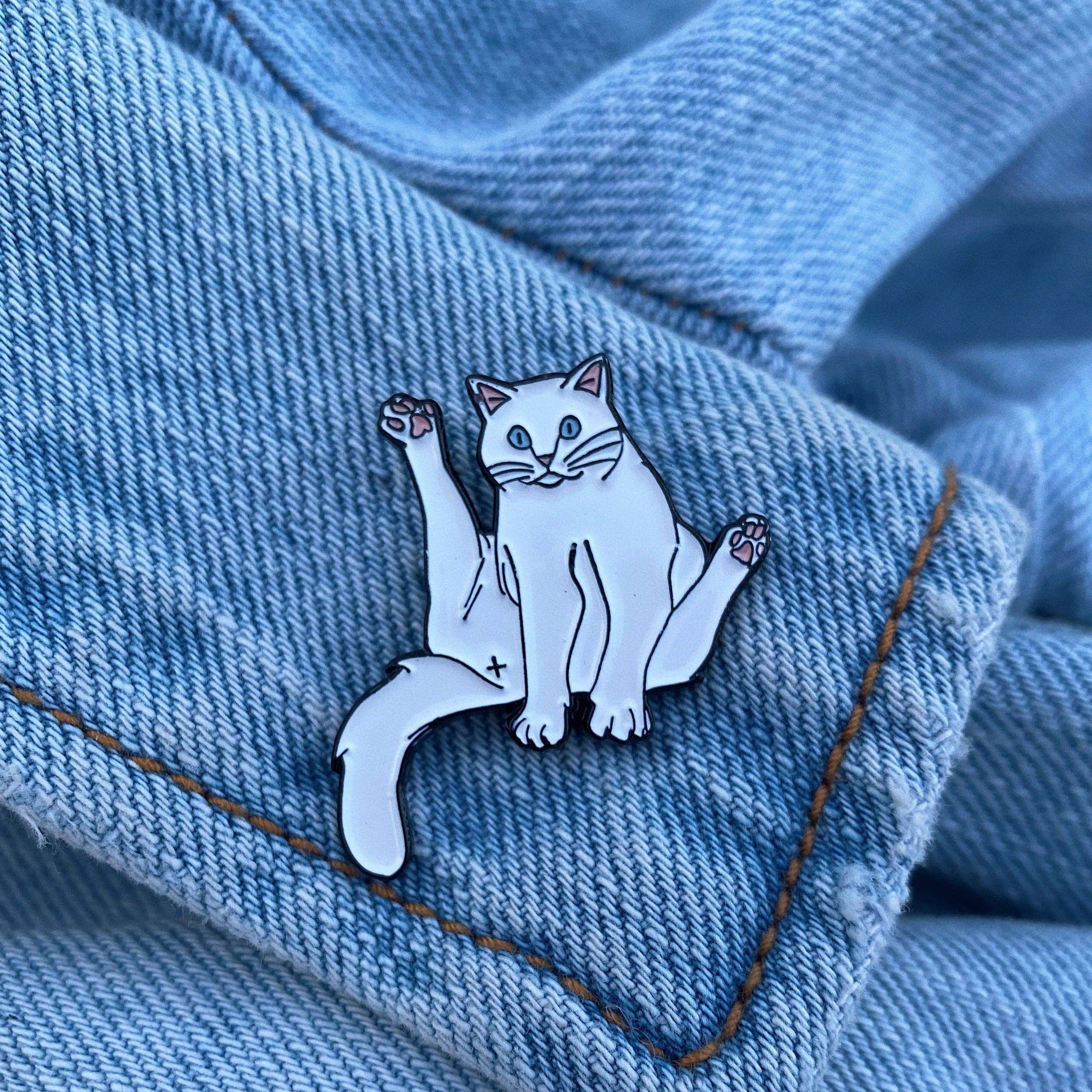 Enamel Pin "Sitting Cat"